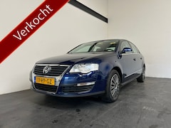 Volkswagen Passat - 1.6 FSI Trendline