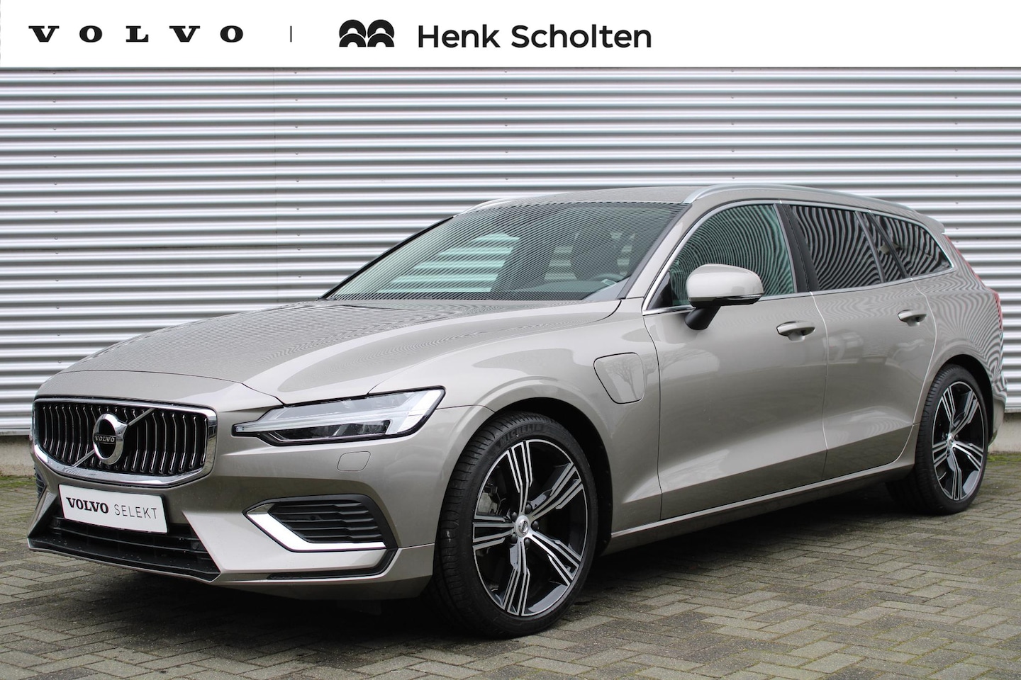 Volvo V60 - T6 AUT8 350PK R-Design, Harman Kardon Audio, Achteruitrijcamera, Parkeersensoren, Getint G - AutoWereld.nl