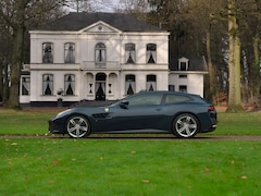 Ferrari GTC4 - 6.3 V12 Lusso | Atelier Car | Full spec | Blu Ahrabian | Pano-dak | Lift | 360 cam | CarPl