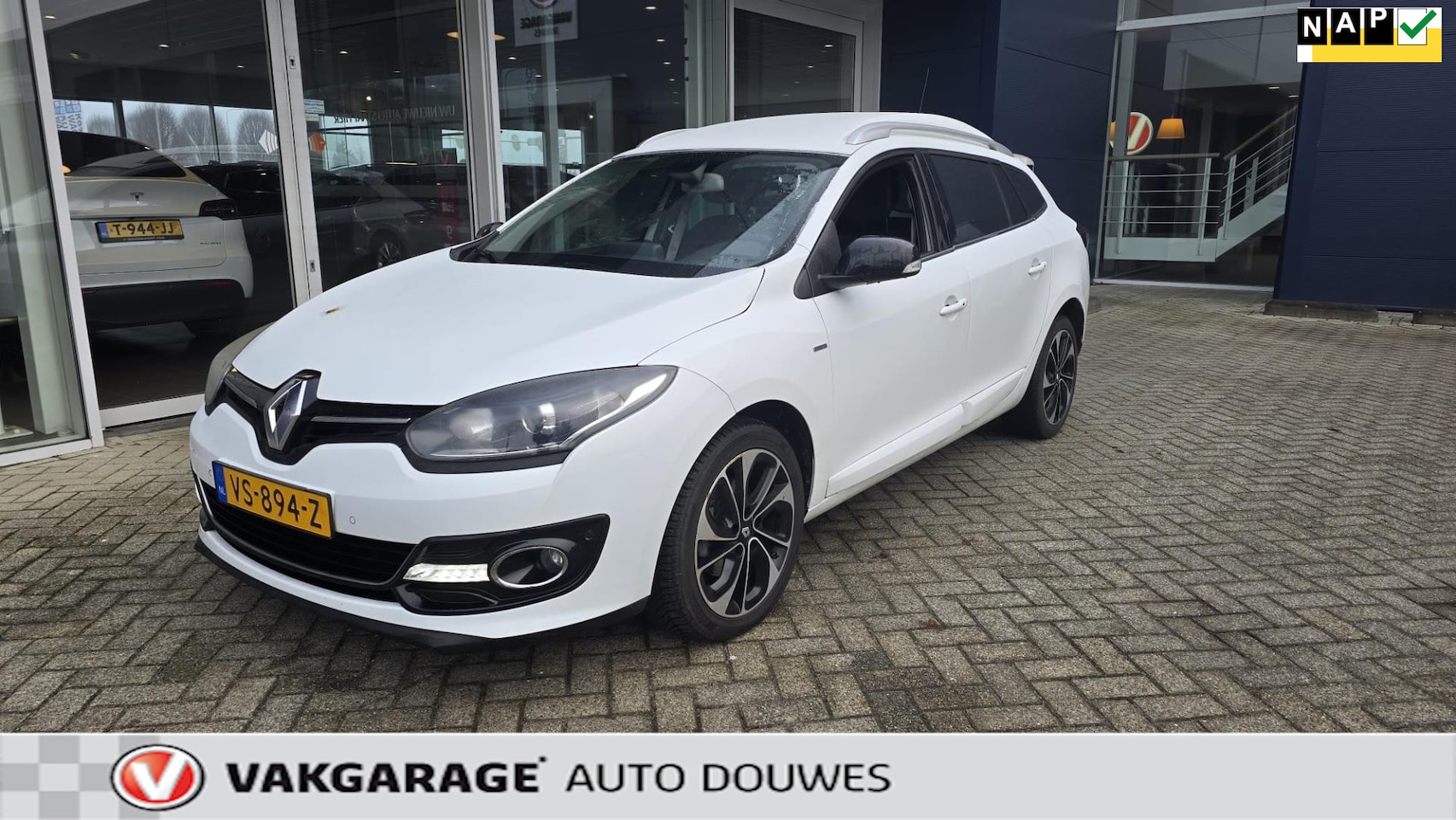 Renault Mégane - 1.5 dCi Expression S&S |NAP |Euro 6 |Automaat | Grijskenteken | Bose | Lage kilometerstand - AutoWereld.nl