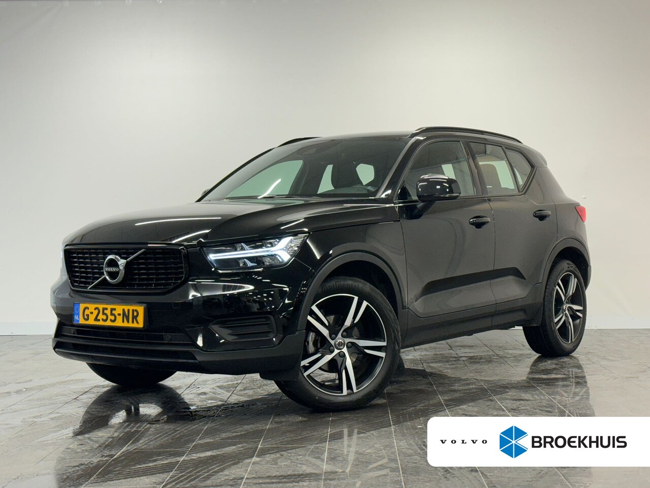 Volvo XC40 - T3 R-Design Connectivity Line | Intellisafe Surround | Audio & Park Pack | 19" lichtmetaal - AutoWereld.nl