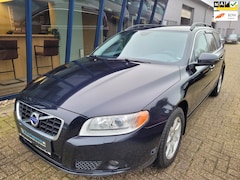 Volvo V70 - 2.5FT Momentum 230PK H.LEER / XENON / TREKHAAK