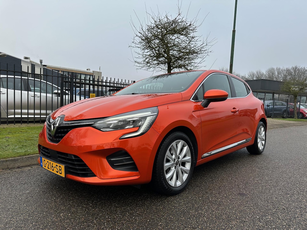 Renault Clio - 1.0 TCe 100pk Intens Multi Media 22.497 KM NIEUWSTAAT - AutoWereld.nl