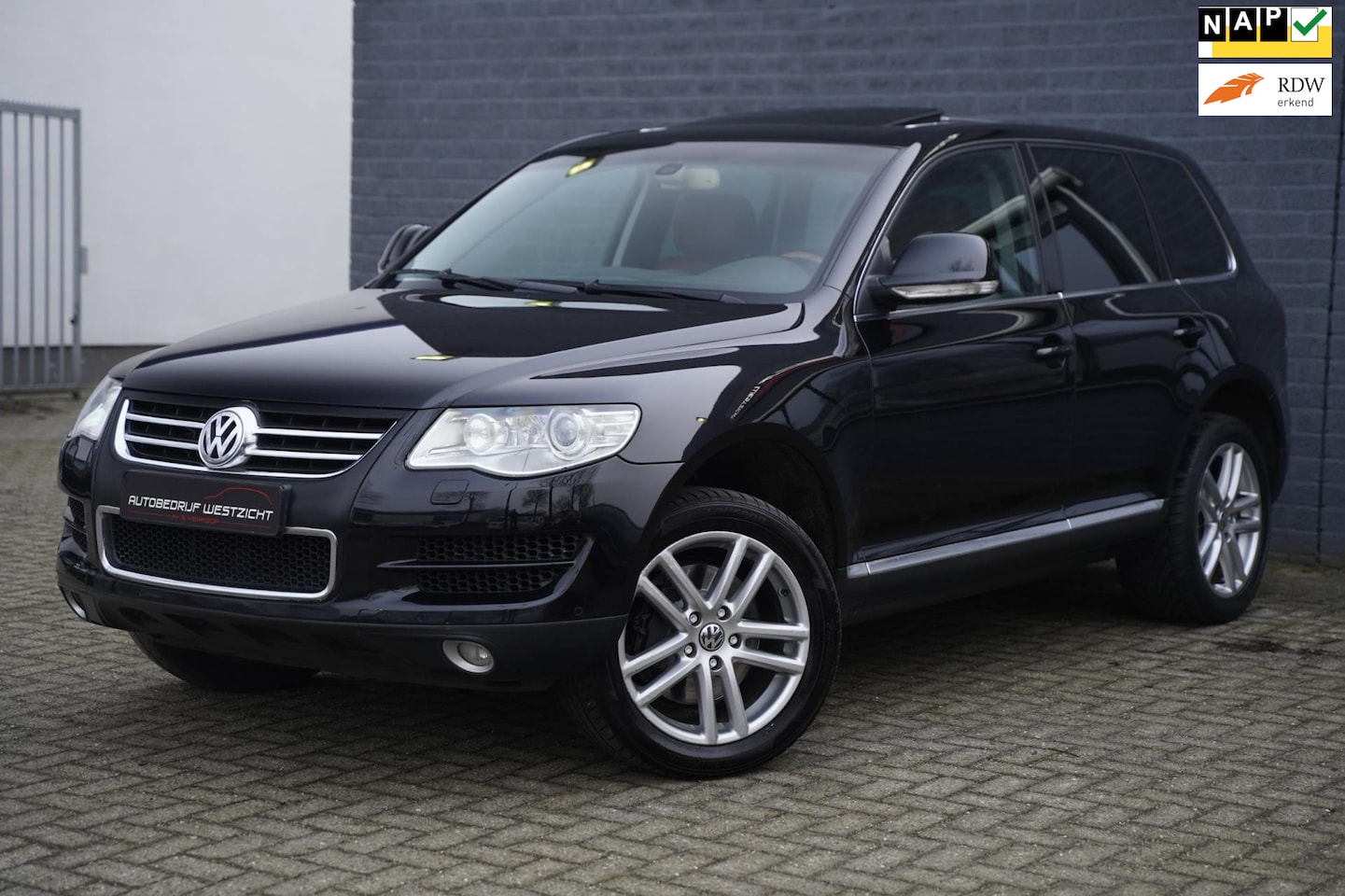 Volkswagen Touareg - 4.2 V8 FSI 350pk 4x4, Automaat, Trekhaak - AutoWereld.nl