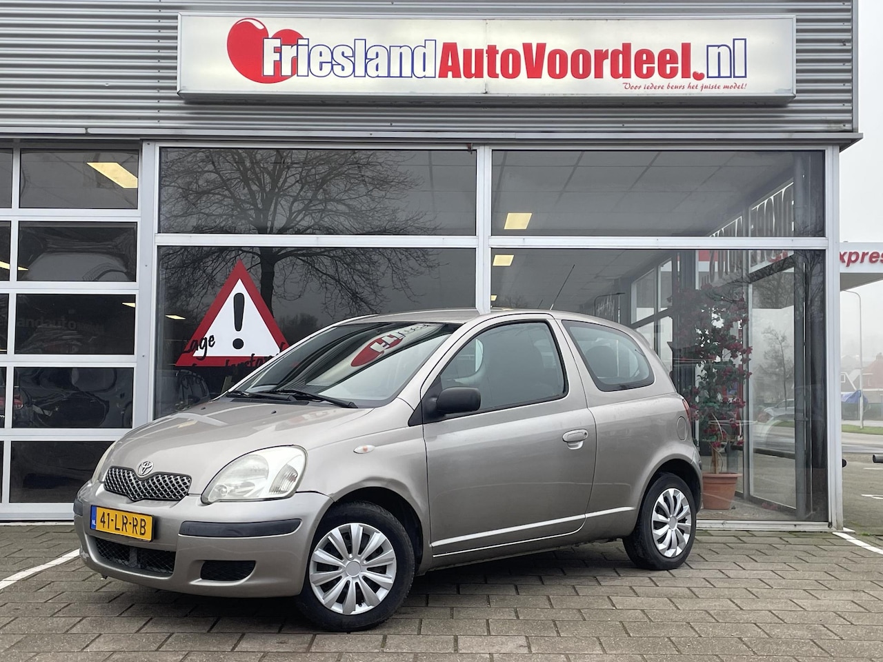 Toyota Yaris - 1.0 VVT-i Terra /107.604 km NAP/onderhoudshistorie aanw./Nieuwe APK bij aflevering/ - AutoWereld.nl