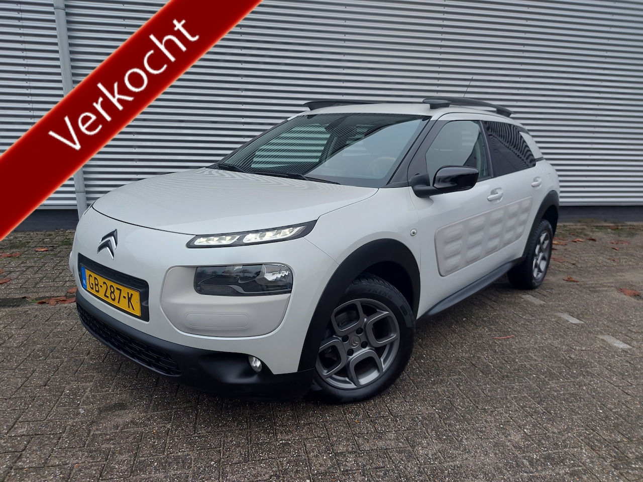 Citroën C4 Cactus - 1.2 e-VTi Shine Automaat, airco,cruise,navigatie,achteruitrijcamera,parkeersensoren achter - AutoWereld.nl