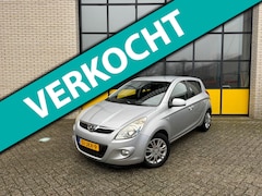 Hyundai i20 - 1.4i Trekhaak, 5 deurs, 4 seizoenen banden