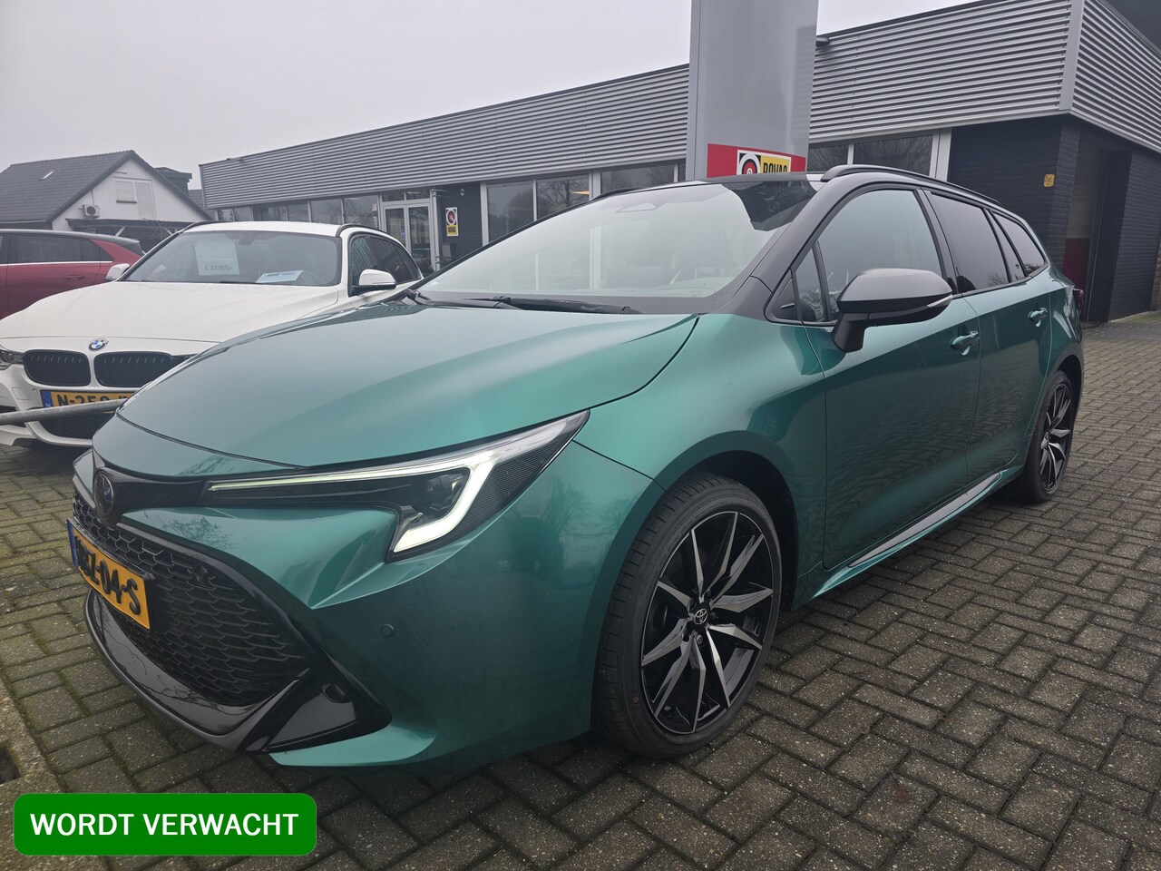 Toyota Corolla Touring Sports - Hybrid 200 GR Sport Plus / Apple Carplay / Stuurverwarming / Adaptive Cruise Control - AutoWereld.nl