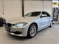 BMW 3-serie - 320i xDrive|Camera|Gr.Beeld|Leder|Xenon|Line Assist|Stoelvw|