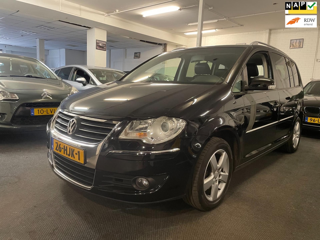 Volkswagen Touran - 1.6-16V FSI Business/Leder/Apk nieuw - AutoWereld.nl