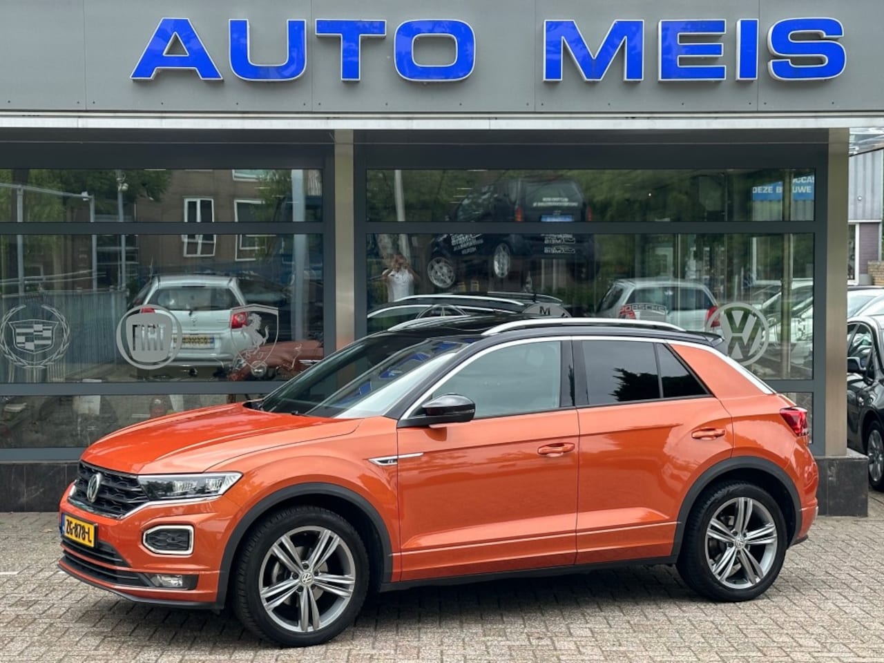 Volkswagen T-Roc - 1.5 TSI R-Line x2 Automaat Panoramadak Digital Cockpit Camera - AutoWereld.nl