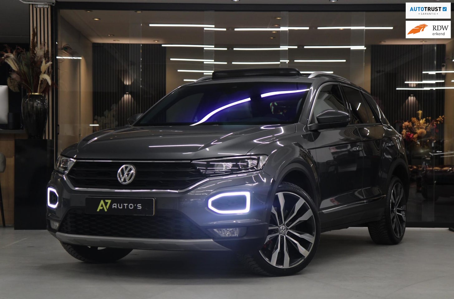 Volkswagen T-Roc - 2.0 TSI 4Motion Sport/PANODAK/LEER/LANE ASSIST/VOL - AutoWereld.nl