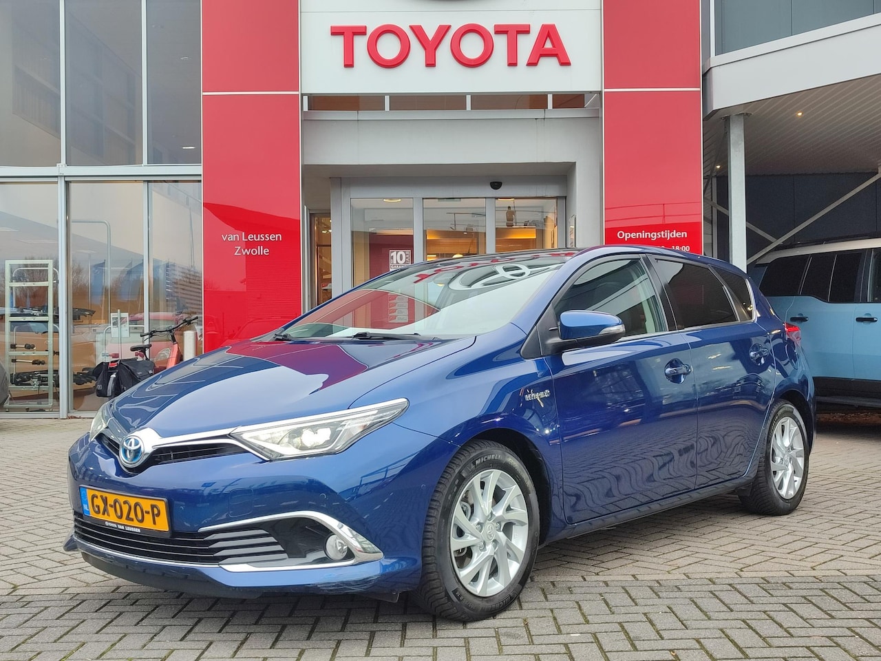 Toyota Auris - 1.8 Hybrid Lease Pro TREKHAAK 4S-BANDEN STOELVERW PANODAK KEYLESS NAVI CLIMA CRUISE LM-VEL - AutoWereld.nl