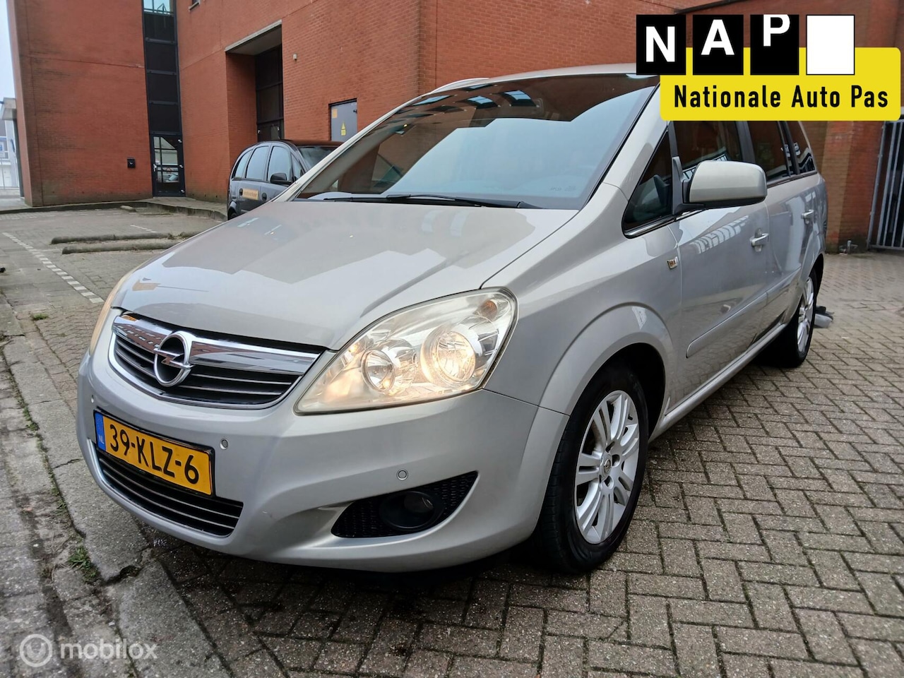 Opel Zafira - 2.2 111 years Edition 2.2 111 years Edition - AutoWereld.nl