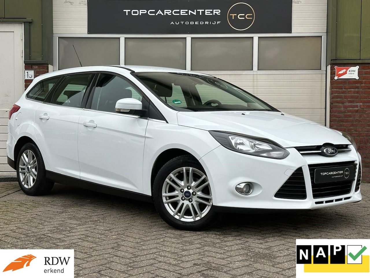 Ford Focus Wagon - 1.0 Titanium/TREKH/PARK/NAVI/CRUISE/APK/NAP - AutoWereld.nl