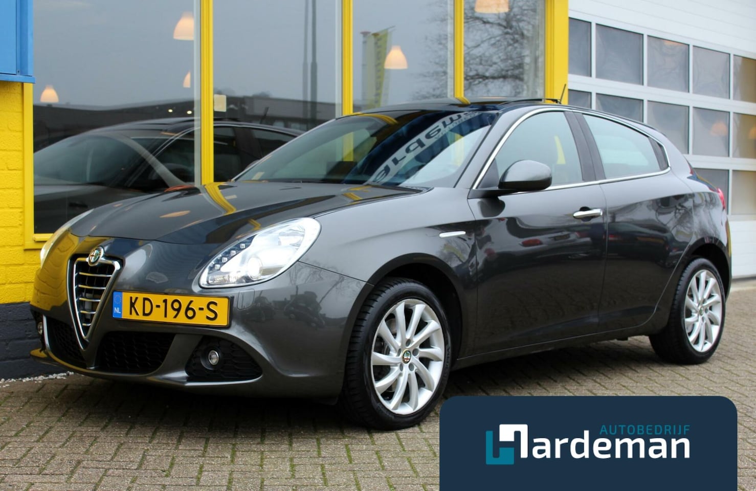 Alfa Romeo Giulietta - 1.4 T Distinctive Panorama Leder - AutoWereld.nl