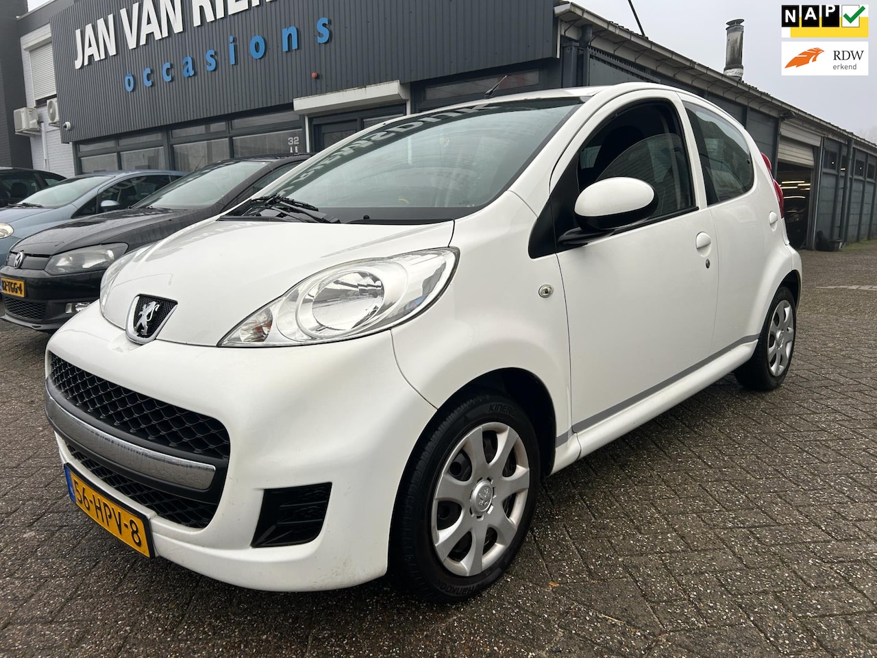 Peugeot 107 - 1.0-12V XS 5 deurs cd aux elektrische ramen 2 sleutels met afstandsbediening parrot - AutoWereld.nl