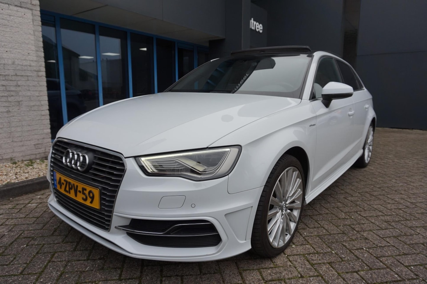 Audi A3 Sportback - 1.4 e-tron PHEV Ambition S-line / led / panoramdak / camera / leer - AutoWereld.nl