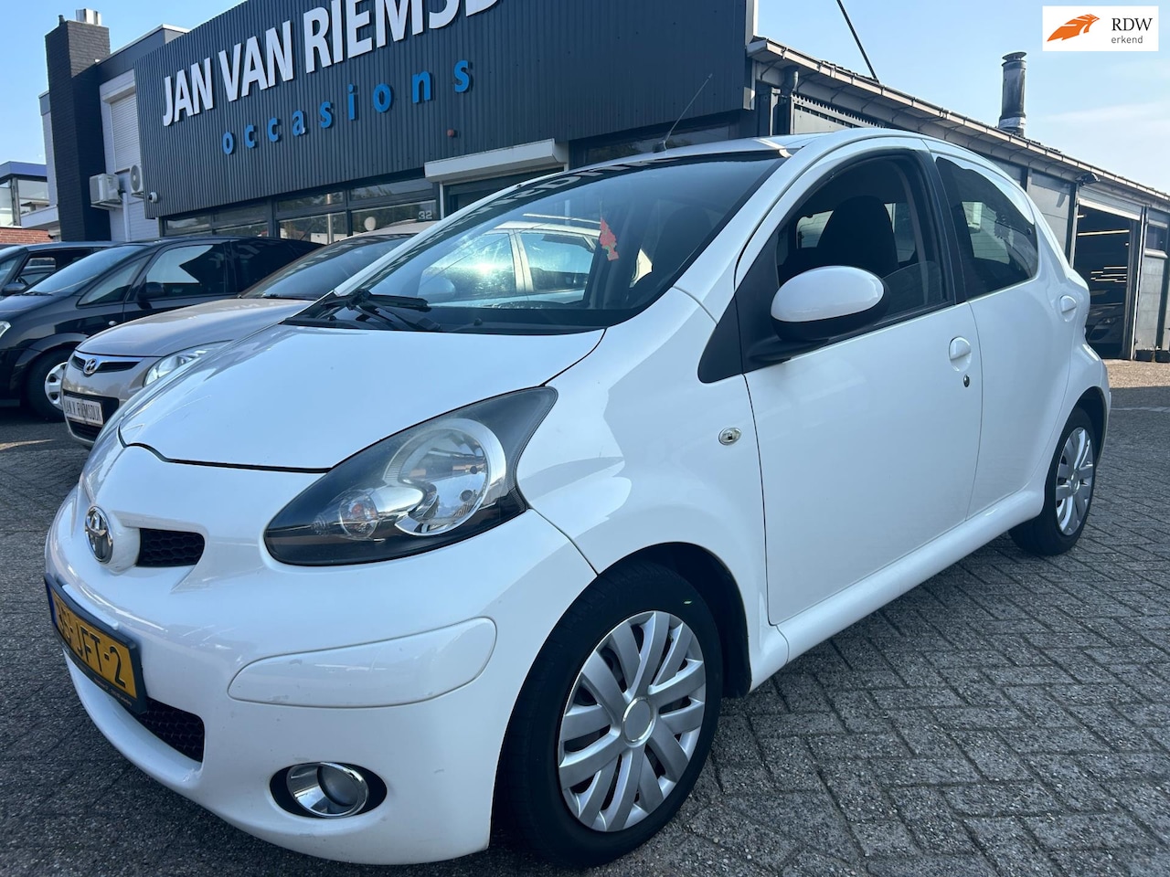 Toyota Aygo - 1.0-12V Automaat APK 29-8-2025 airco 5 drs LEES TEXT - AutoWereld.nl