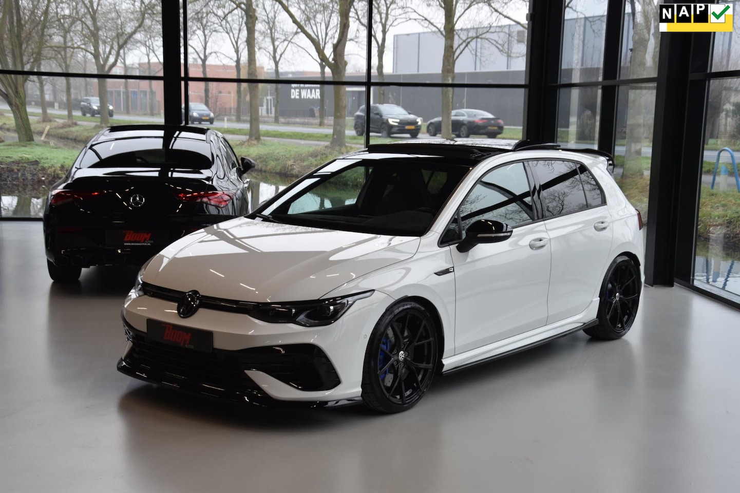 Volkswagen Golf - 2.0 TSI R 4Motion PANODAK/AKRAPOVIC/MAXTON/ACC/HARMANKARDON/CARPLAY/NIEUWSTAAT - AutoWereld.nl