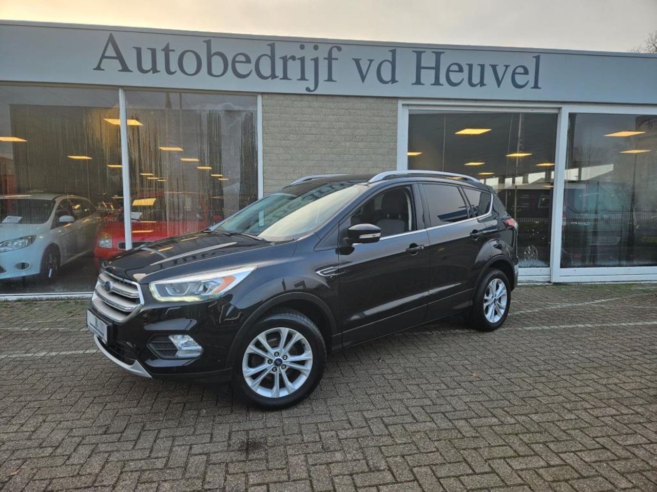 Ford Kuga - 1.5 EcoBoost Titanium*Trekhaak*Carplay*Navi*Rijklaar - AutoWereld.nl