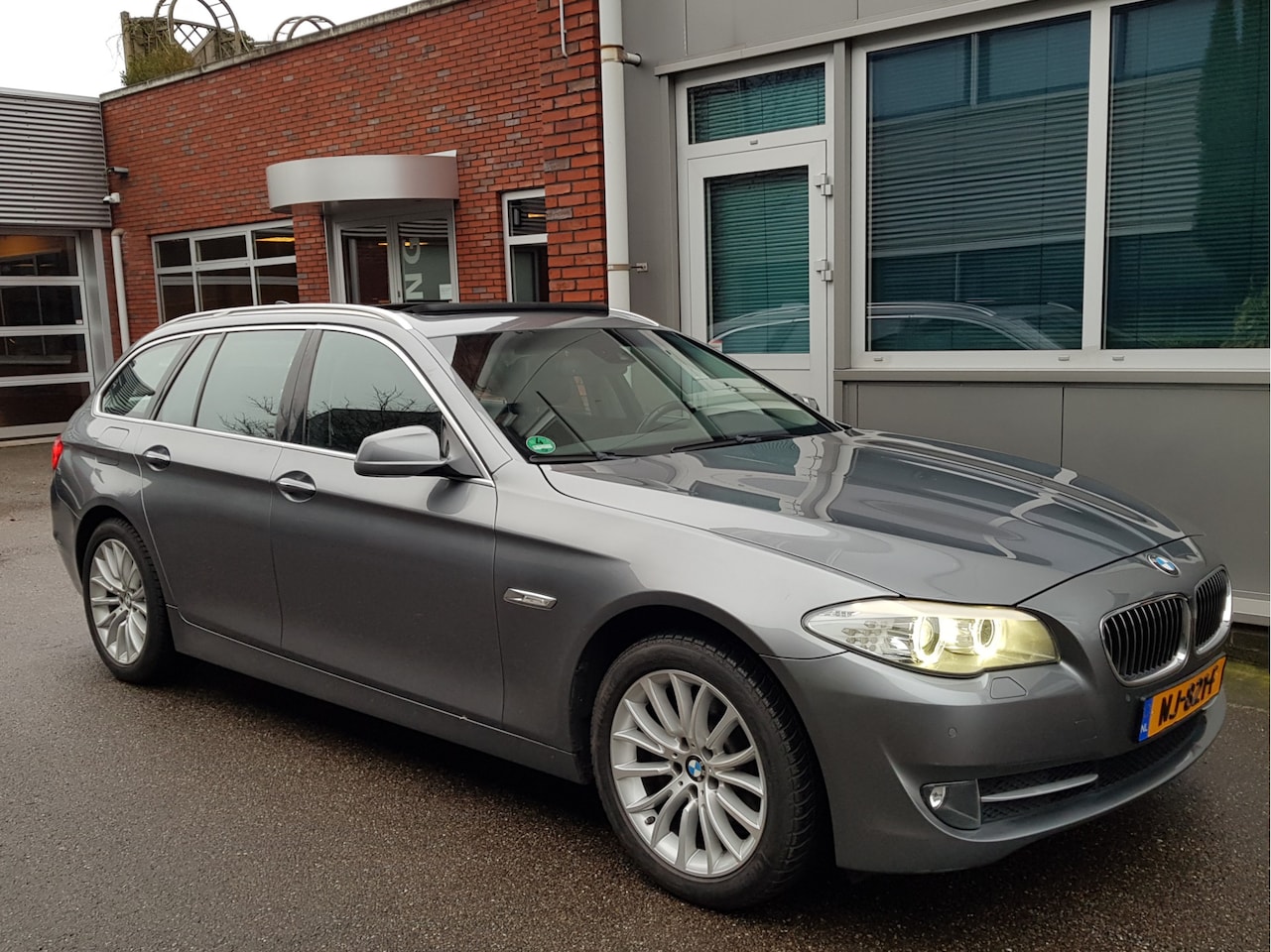 BMW 5-serie Touring - 523i Aut PanoDak Leder Navi Xenon 18"Vlg - AutoWereld.nl