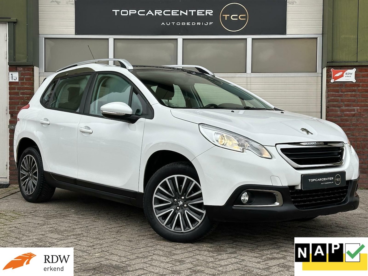 Peugeot 2008 - 1.2 PureTech/PANO/TREKH/CRUISE/NAVI/APK/NAP - AutoWereld.nl