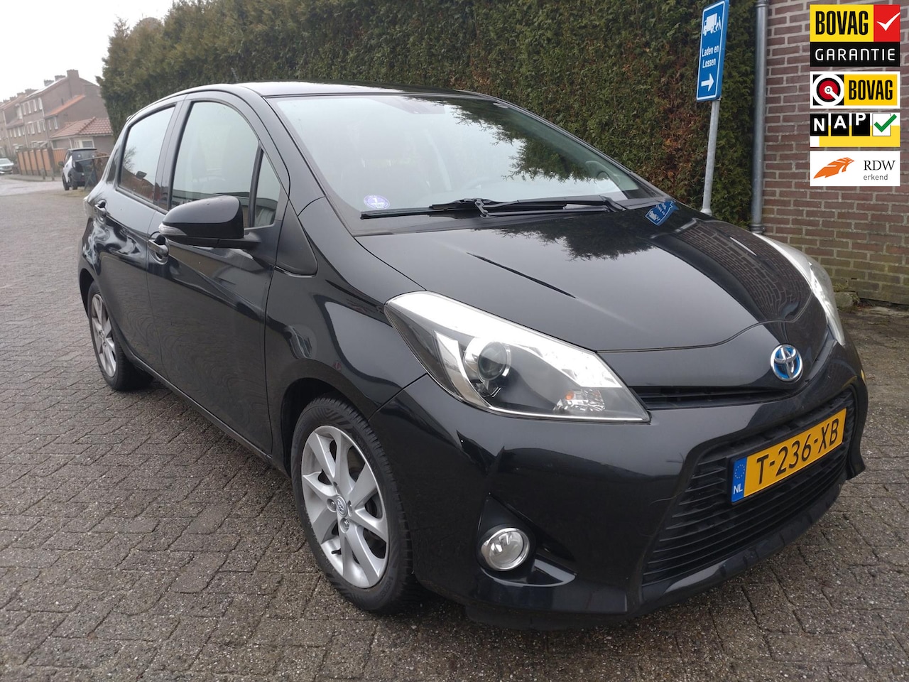 Toyota Yaris - 1.5 Full Hybrid Dynamic | Navigatie | LM-velgen | Panoramadak - AutoWereld.nl