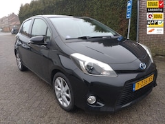 Toyota Yaris - 1.5 Full Hybrid Dynamic | Navigatie | LM-velgen | Panoramadak