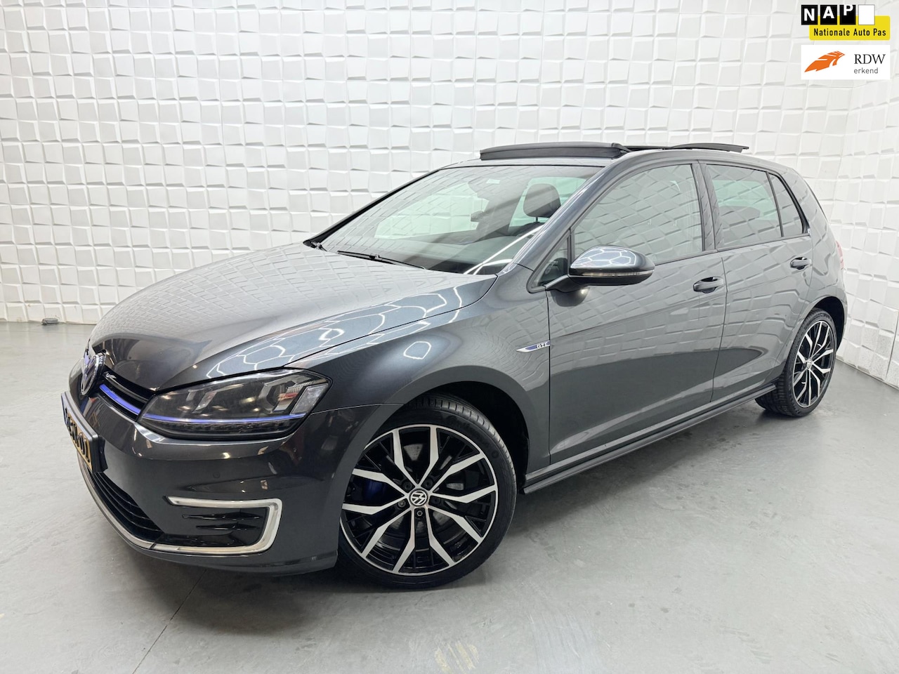 Volkswagen Golf - 1.4 TSI GTE PANO CAMERA KEYLESS NAP - AutoWereld.nl