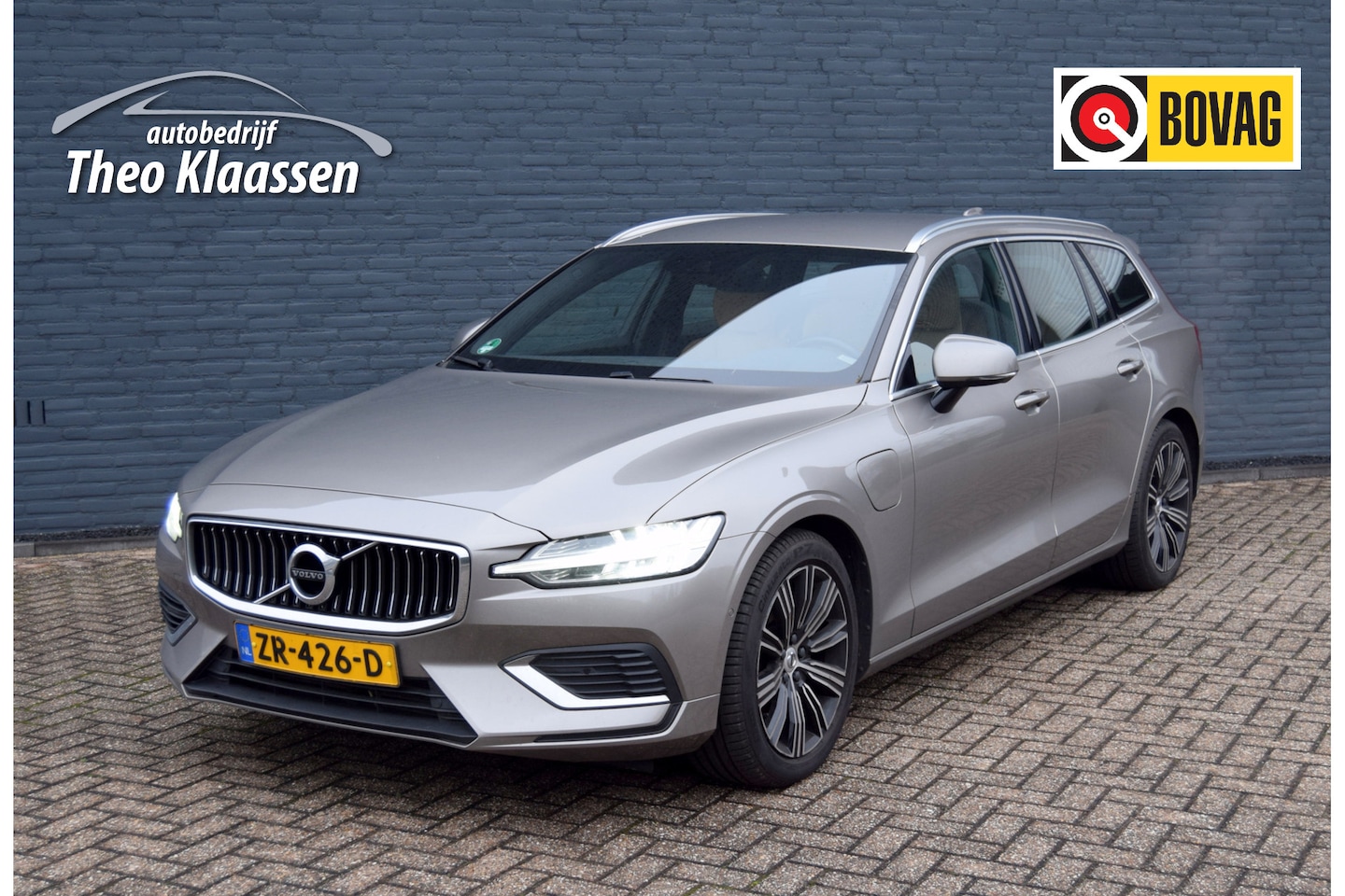 Volvo V60 - 2.0 T8 Twin Engine AWD Inscription 106.000km NAP Trekhaak 392pk - AutoWereld.nl