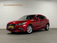 Mazda 3 - 3 2.0 TS+ Navigatie | Cruise & Climate c. | Stoelverwarming | Parkeersensoren