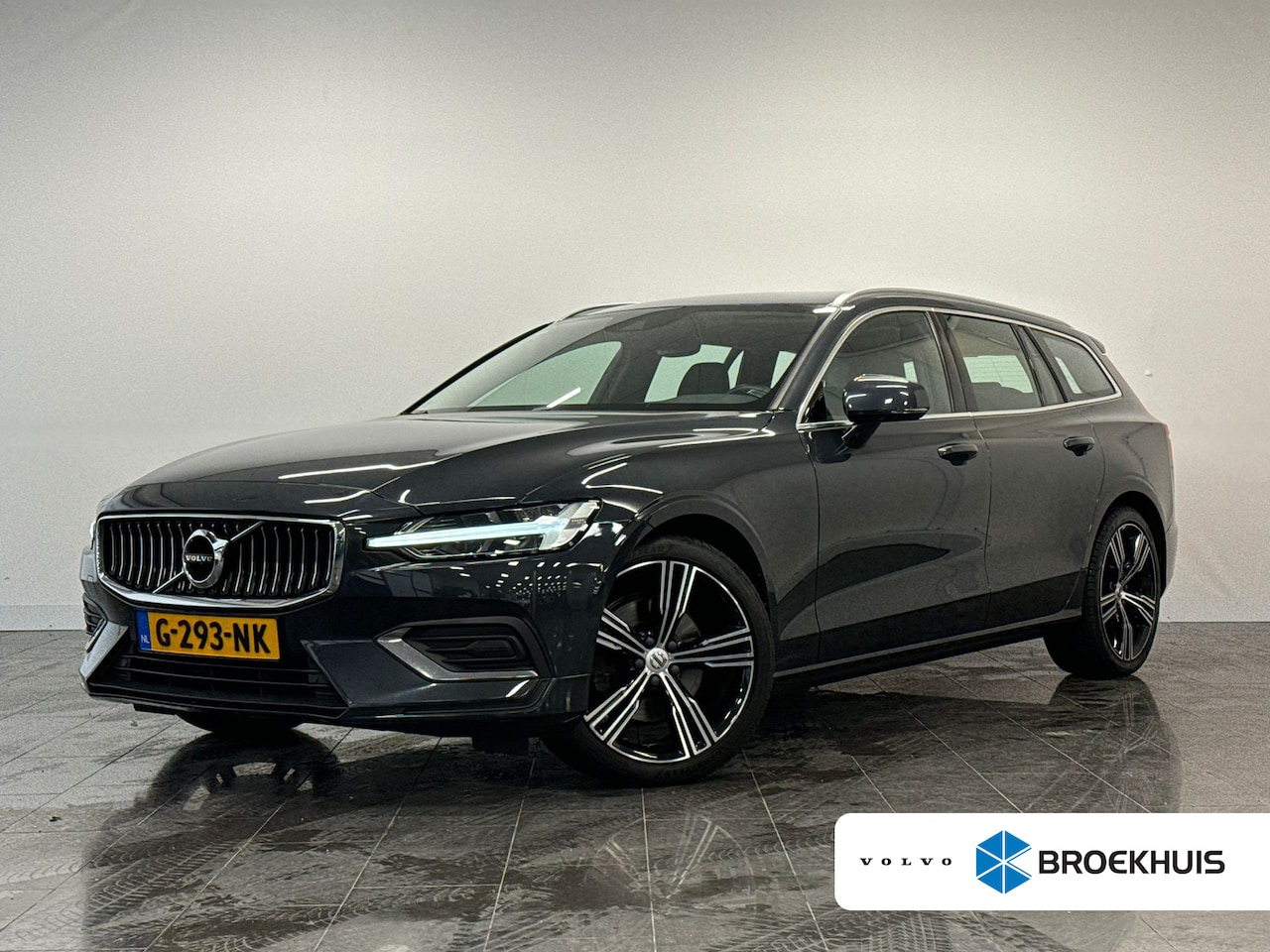 Volvo V60 - T4 Inscription | Verwarmbare voorstoelen | 19" lichtmetaal | Reservewiel | - AutoWereld.nl