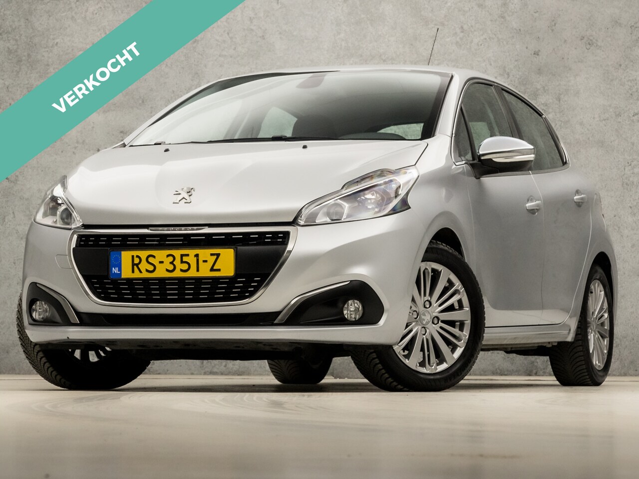 Peugeot 208 - 1.2 PureTech Deluxe Sport (APPLE CARPLAY, NAVIGATIE, CLIMATE, CRUISE, SPORTSTOELEN, ARMSTE - AutoWereld.nl