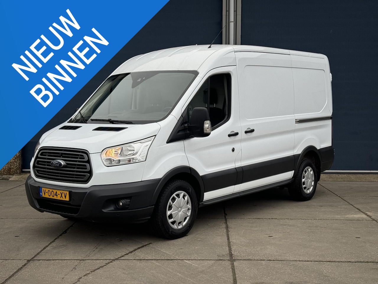 Ford Transit - 350 2.0 TDCI L2H2 Trend AIRCO / CRUISE CONTROLE / NAVI / TREKHAAK / DUBBELE SCHUIFDEUR - AutoWereld.nl