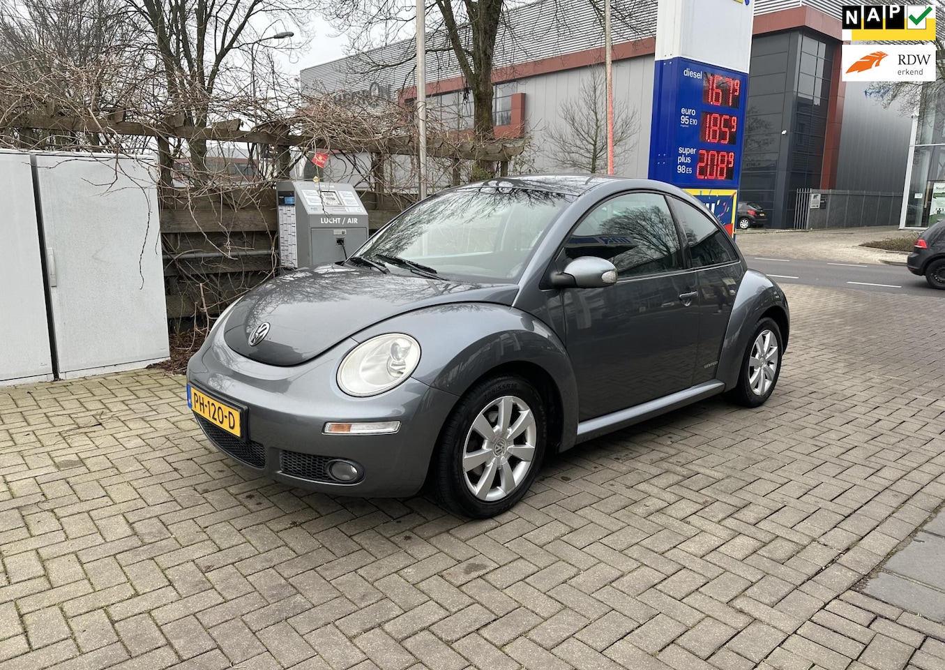 Volkswagen New Beetle - 1.6 Trendline met 144000 dkm op teller - AutoWereld.nl