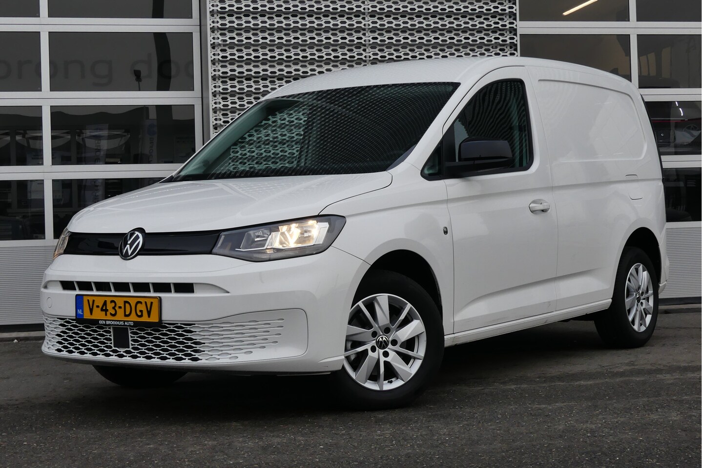 Volkswagen Caddy - DSG 122 PK | Style | App Connect | DAB | Multistuur | BPM vrij voor ondernemers - AutoWereld.nl