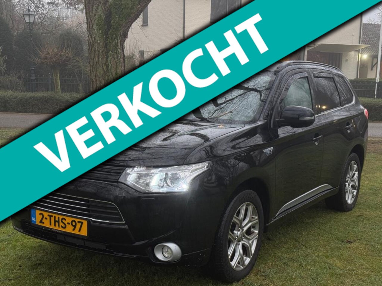 Mitsubishi Outlander - 2.0 PHEV Instyle PANO TREKHAAK STOELVERWARMING - AutoWereld.nl