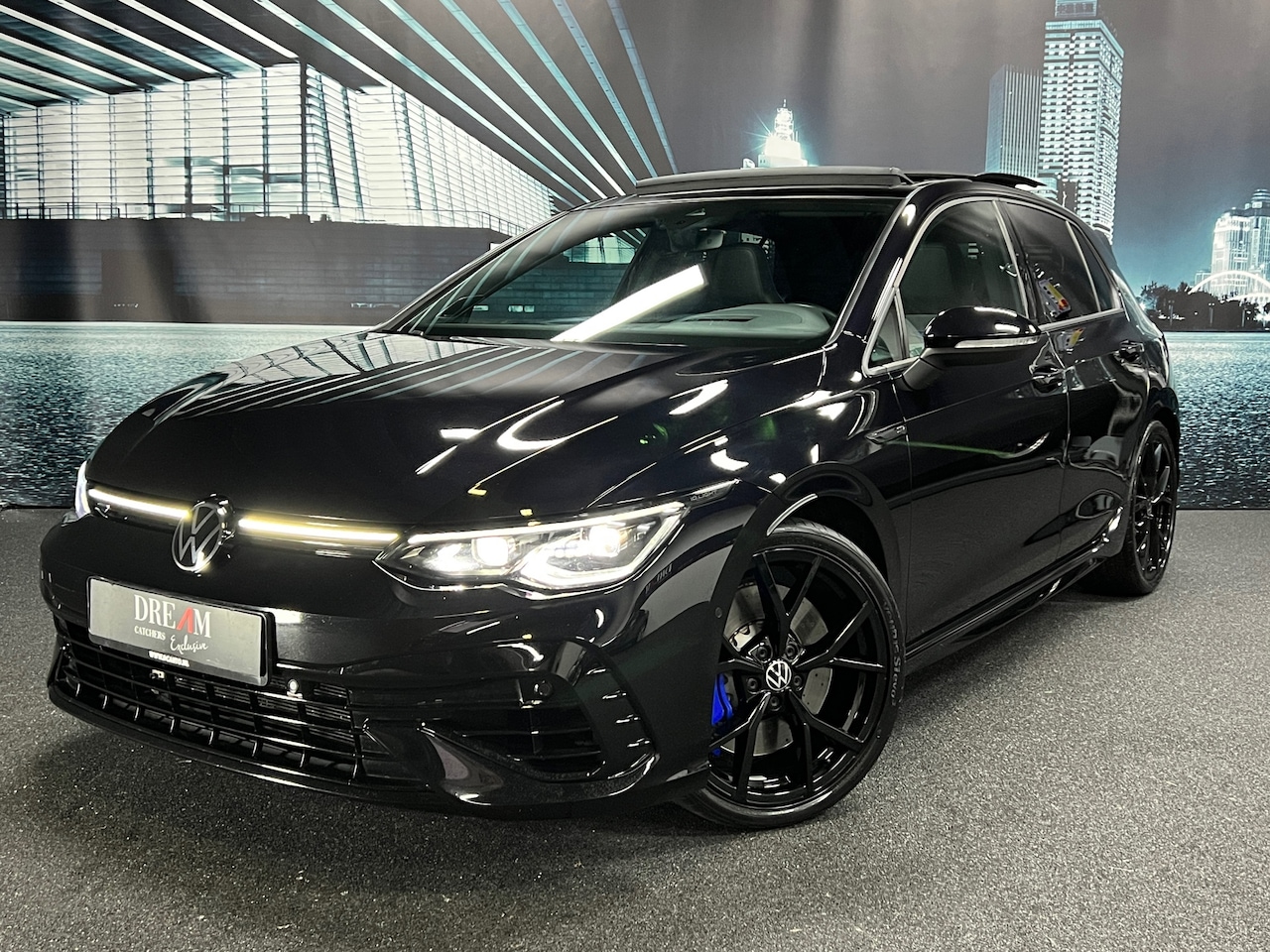 Volkswagen Golf - 2.0 TSI R 4Motion PERFORMANCE AKRA/DRIFT/FULL OPTION - AutoWereld.nl