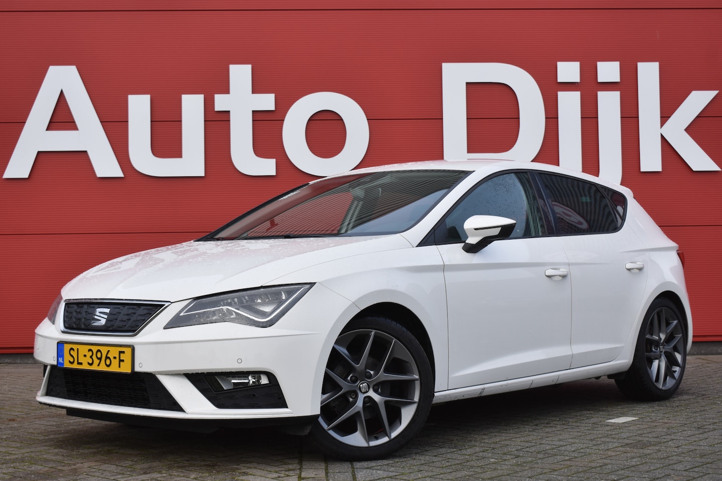 Seat Leon - 1.0 EcoTSI Style Business Intense DSG | LED | Carplay | Navi | Keyless | Clima | Cruise | - AutoWereld.nl