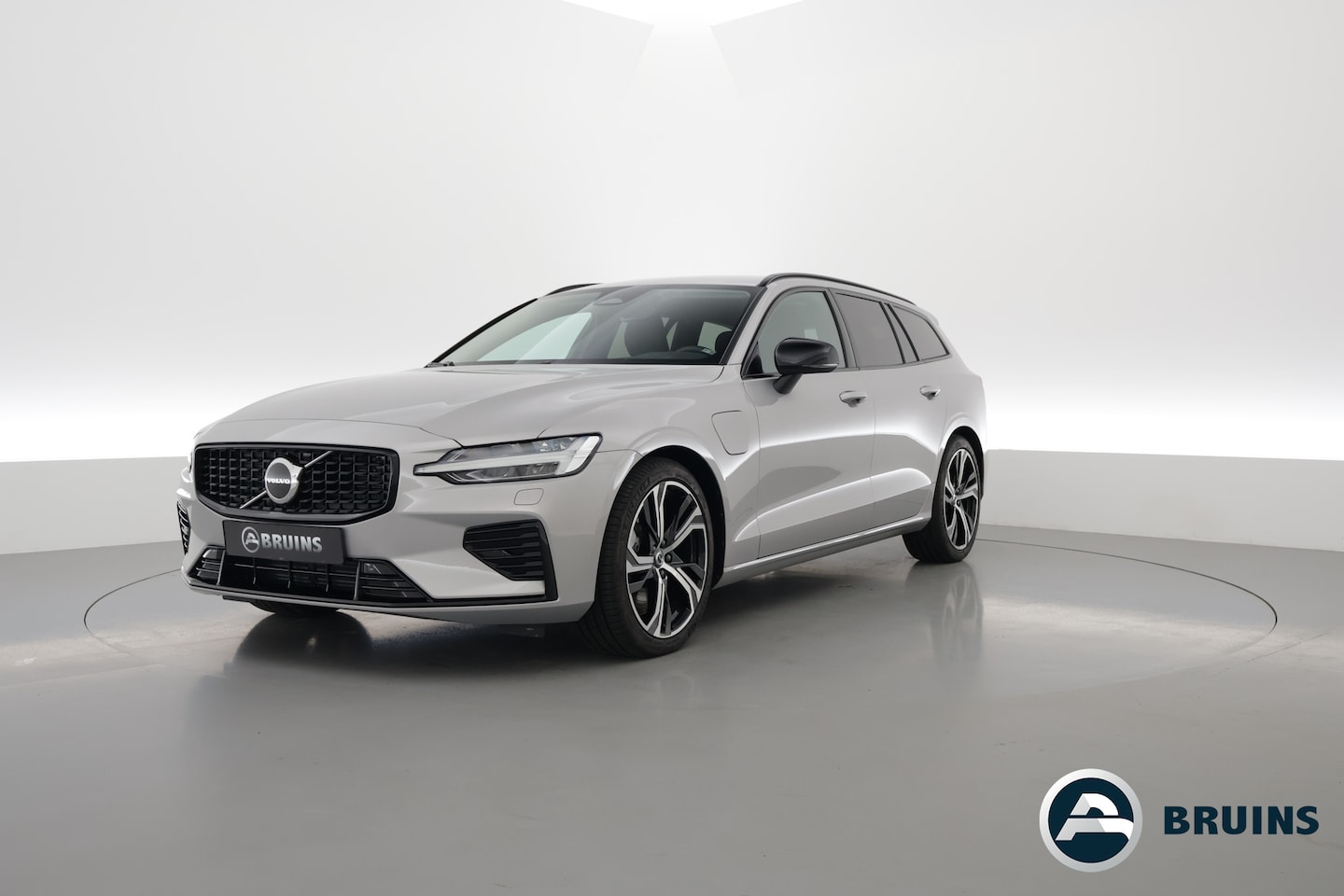 Volvo V60 - 2.0 T6 Plug-in hybrid AWD Plus Dark | Blis | ACC | Camera | 4x Stoelverw. | Stuurverw. | H - AutoWereld.nl