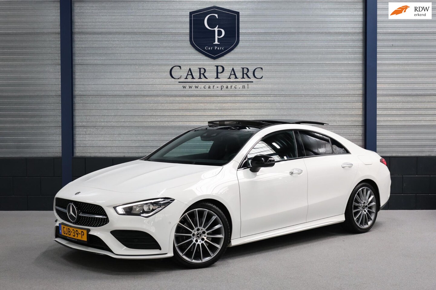 Mercedes-Benz CLA-Klasse - 200 AMG LED/VIRTUAL/SFEER/PANO/ALCANTARA+S.VERWARMING/19" LMV/CAM/ACC/ECC/12 MDN GARANTIE! - AutoWereld.nl