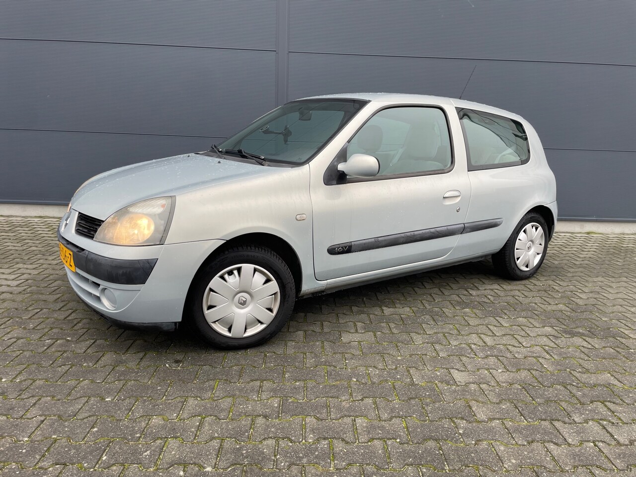 Renault Clio - 1.2-16V Authentique Comfort met slechts 67580 km!!! - AutoWereld.nl