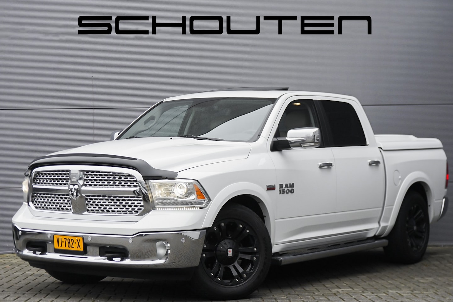 Dodge Ram 1500 - 5.7 V8 4x4 Quad Cab 6'4 Laramie Leder Schuifdak Luchtvering - AutoWereld.nl