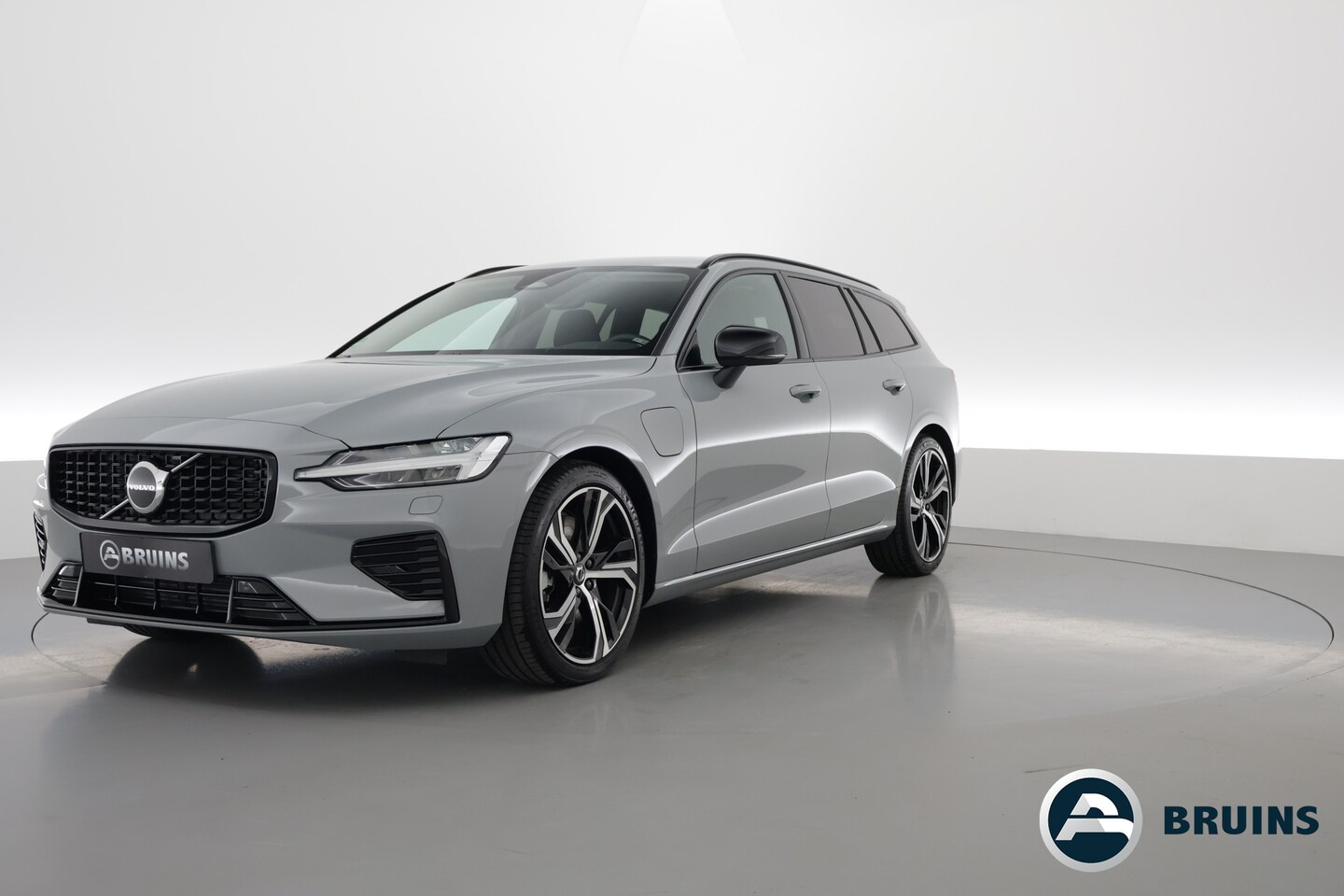 Volvo V60 - 2.0 T6 Plug-in hybrid AWD Plus Dark | Blis | ACC | Camera | 4x stoelverw. | stuurverw. | H - AutoWereld.nl