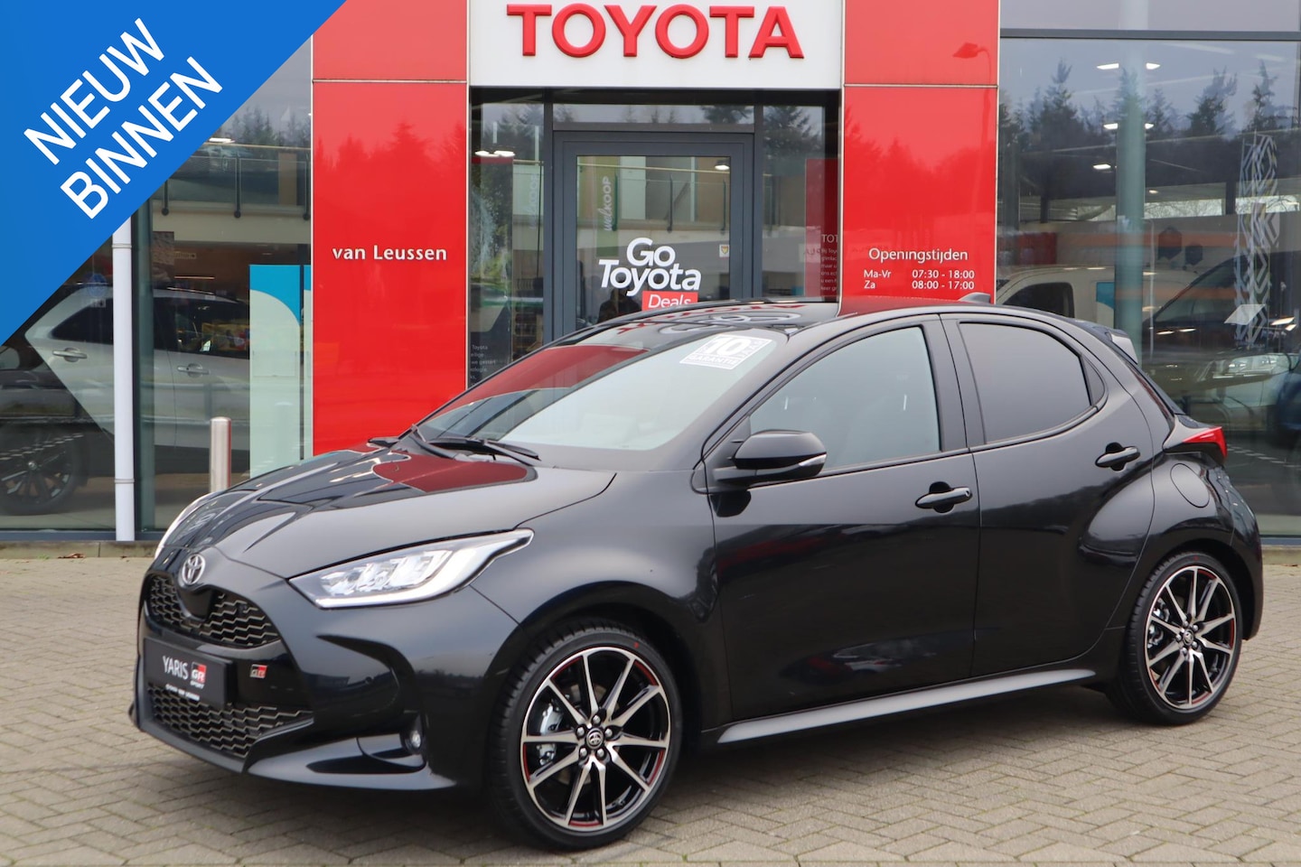 Toyota Yaris - 1.5 Hybrid 130 GR Sport GR PLUS-PACK PANODAK JBL-AUDIO P-SENSOREN NIEUW! UIT VOORRAAD LEVE - AutoWereld.nl