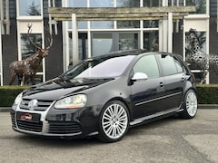 Volkswagen Golf - R32