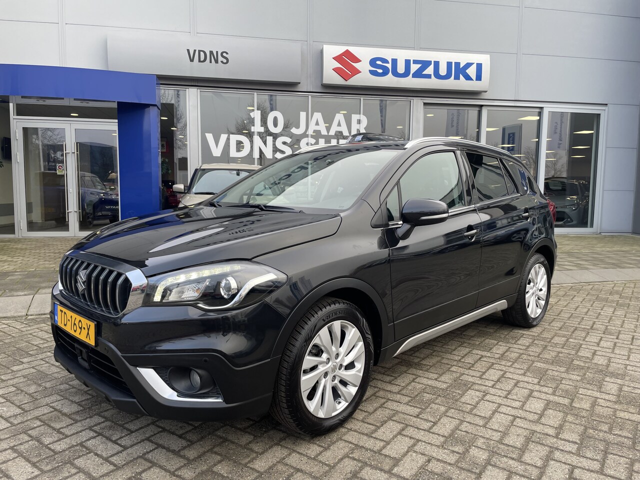 Suzuki S-Cross - 1.0 Boosterjet High Executive 1ste Eigenaar Dealer onderhouden Trekhaak Panoramadak info: - AutoWereld.nl