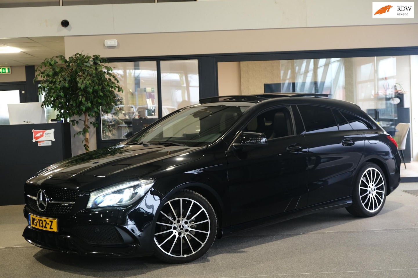 Mercedes-Benz CLA-klasse Shooting Brake - 180 DCT AMG Night Edition Pano Navi Xenon Led Leder Full Option - AutoWereld.nl