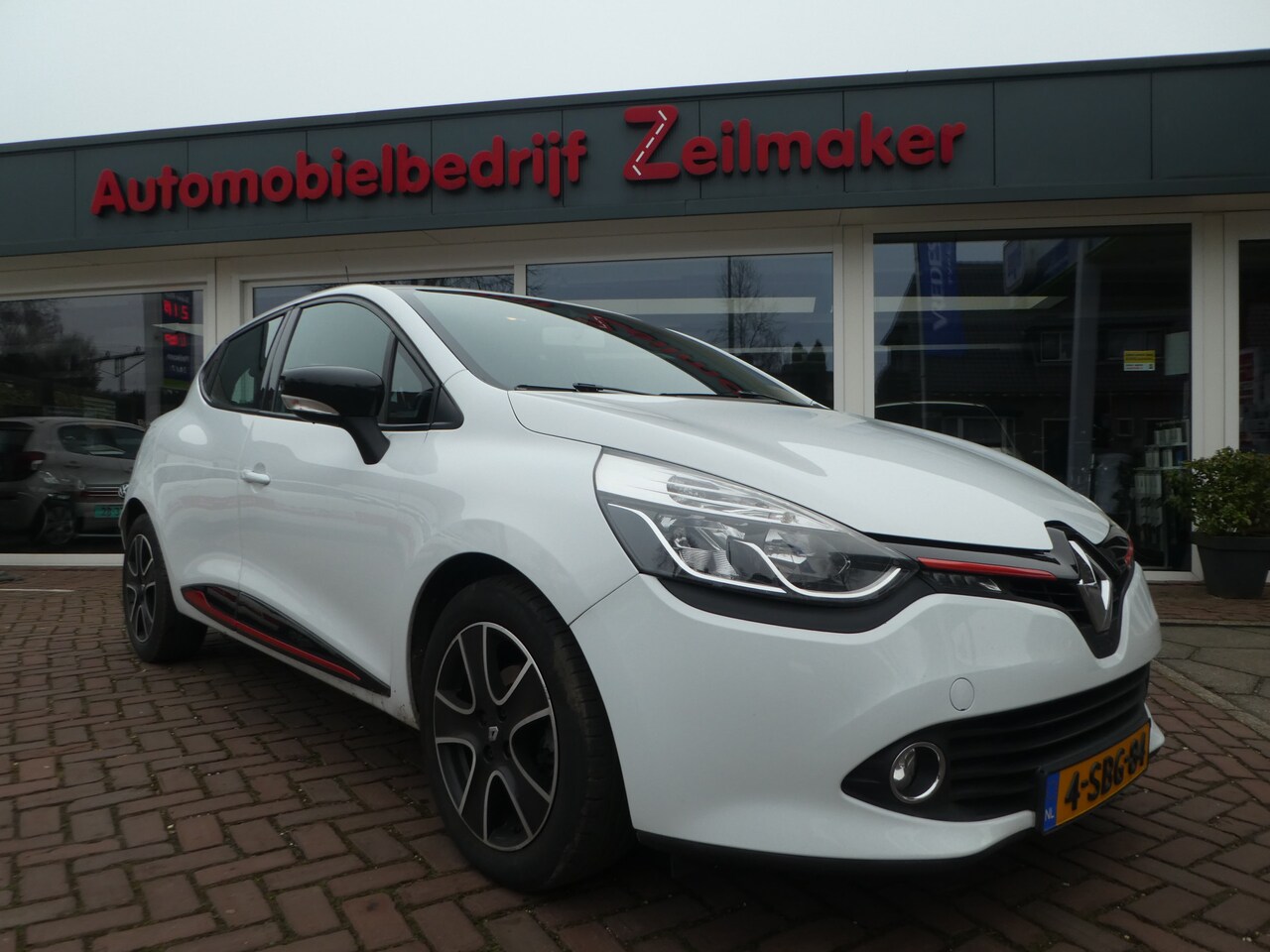 Renault Clio - 0.9 TCe Expression Airco, Lichtmetalen velgen, Navi, PDC achter - AutoWereld.nl